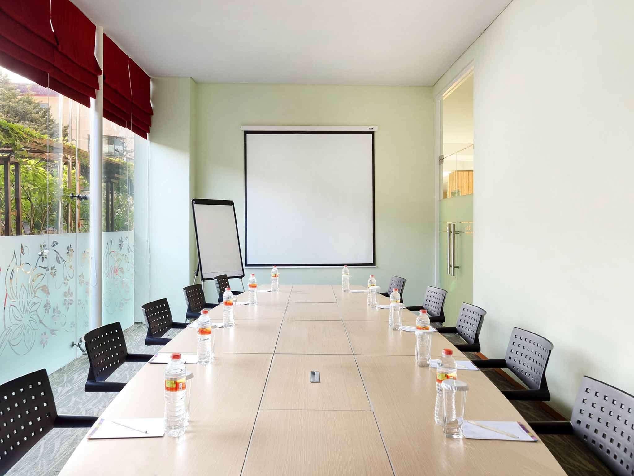 Ibis Styles Yogyakarta Hotel Buitenkant foto