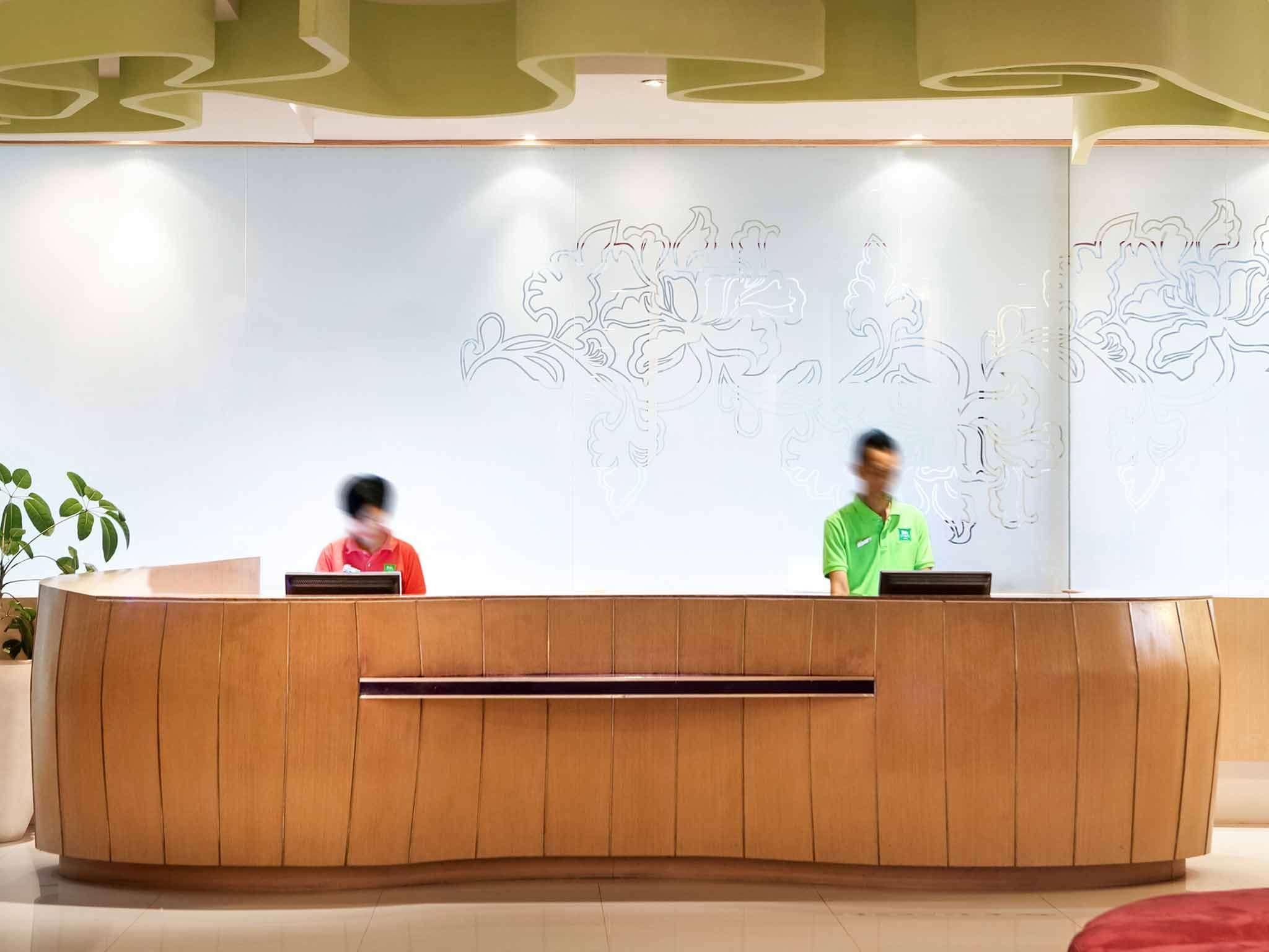 Ibis Styles Yogyakarta Hotel Buitenkant foto