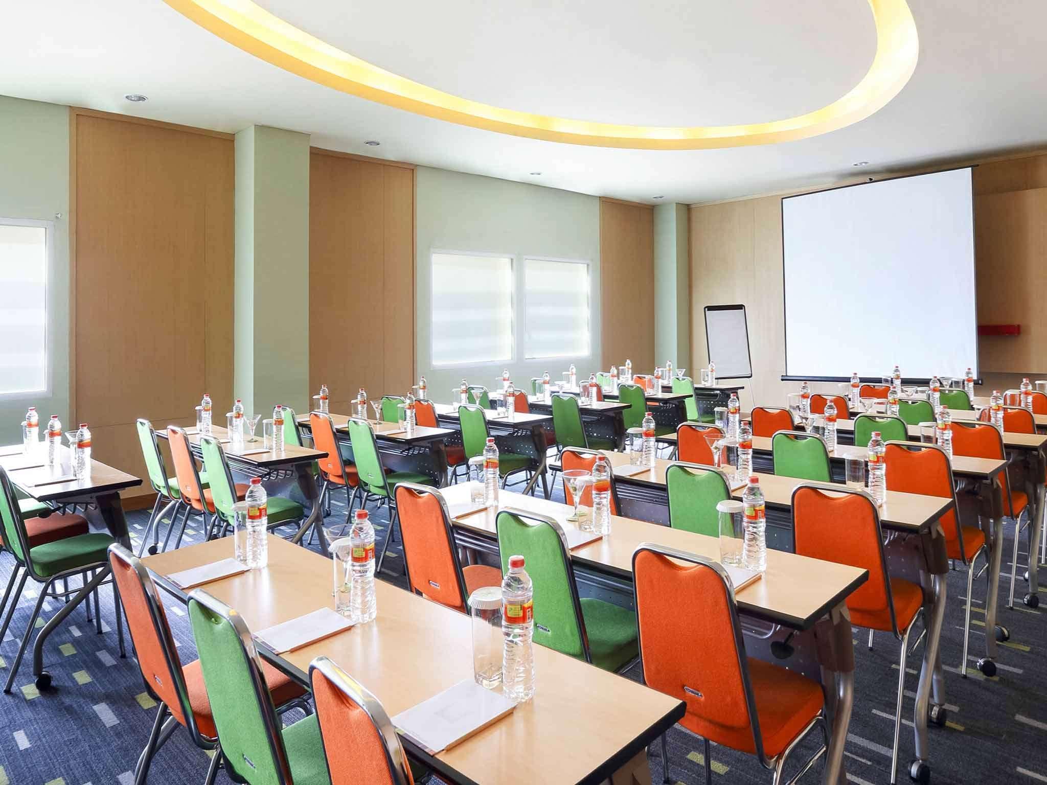 Ibis Styles Yogyakarta Hotel Buitenkant foto
