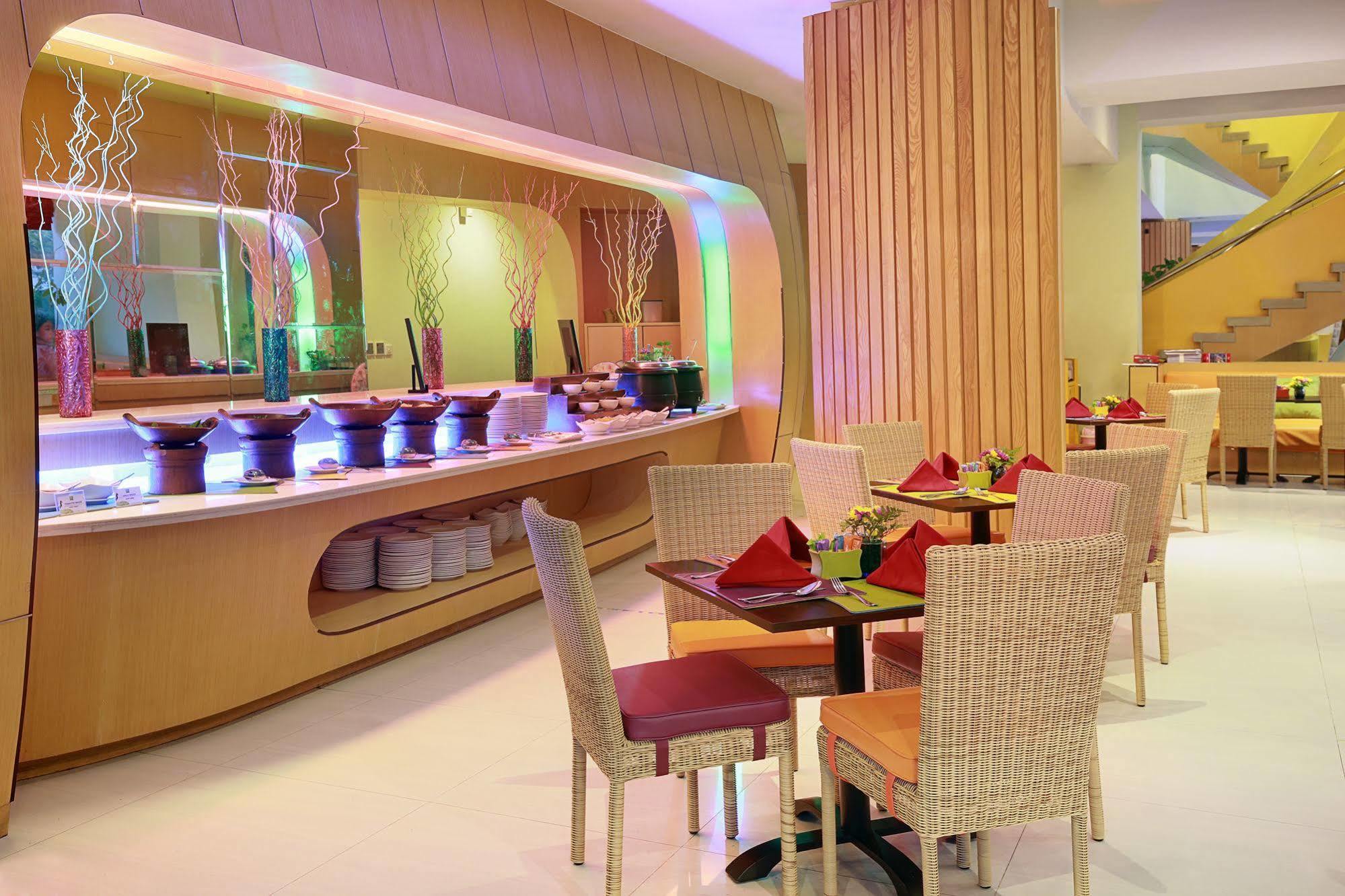 Ibis Styles Yogyakarta Hotel Buitenkant foto