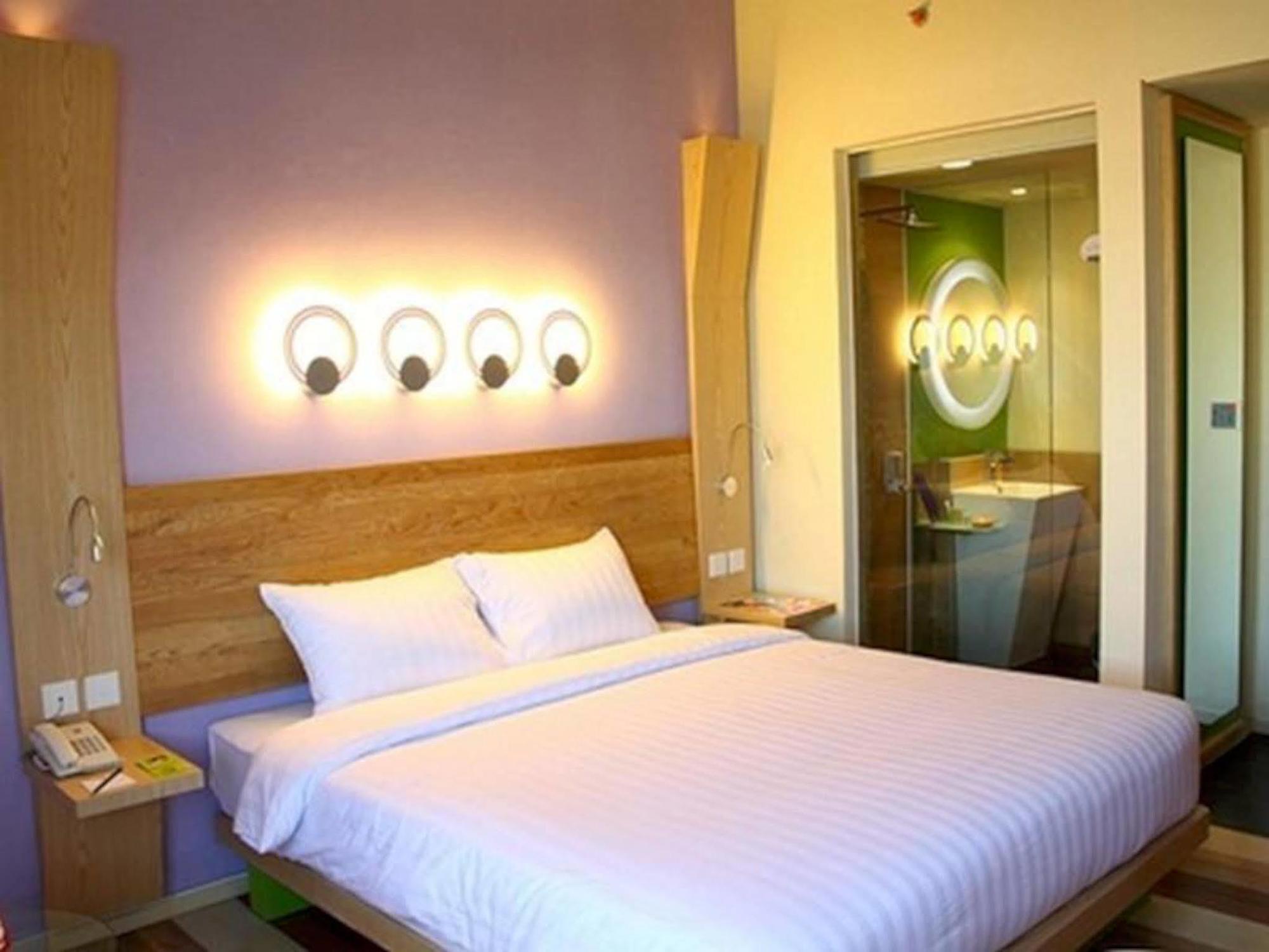 Ibis Styles Yogyakarta Hotel Buitenkant foto