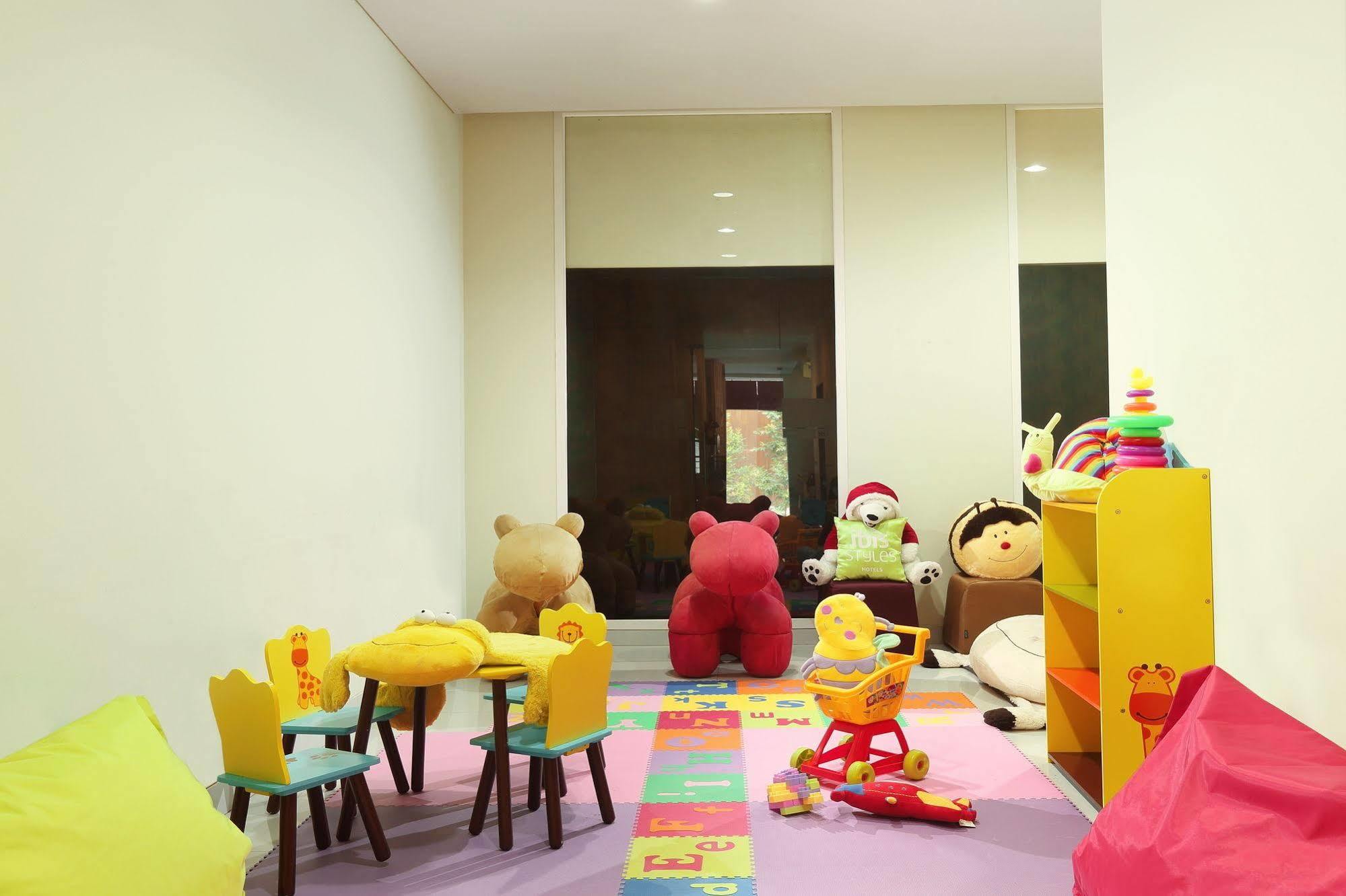 Ibis Styles Yogyakarta Hotel Buitenkant foto