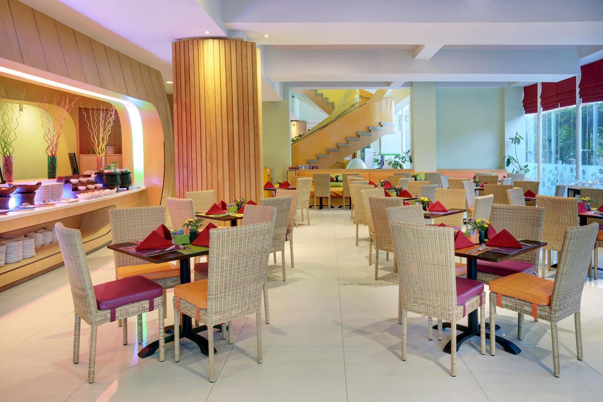Ibis Styles Yogyakarta Hotel Buitenkant foto